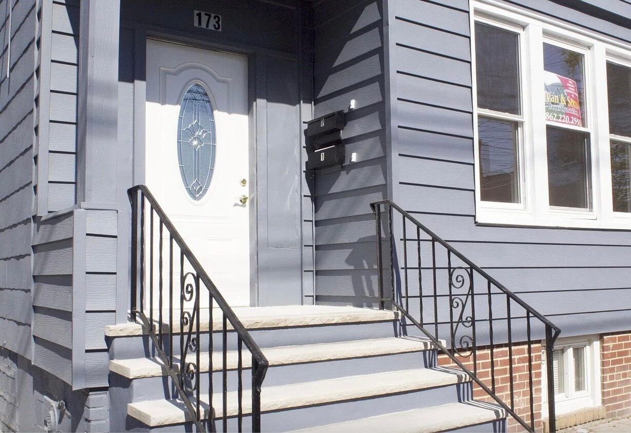 Foto principal - 173 Mallory Ave