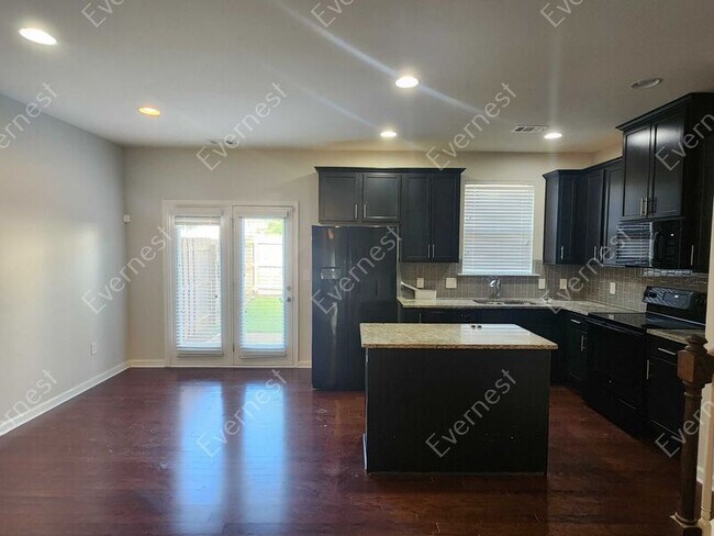 Building Photo - 5005 Longview Walk