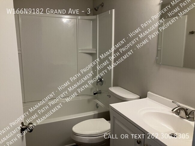 Foto del edificio - W166N9182 Grand Ave