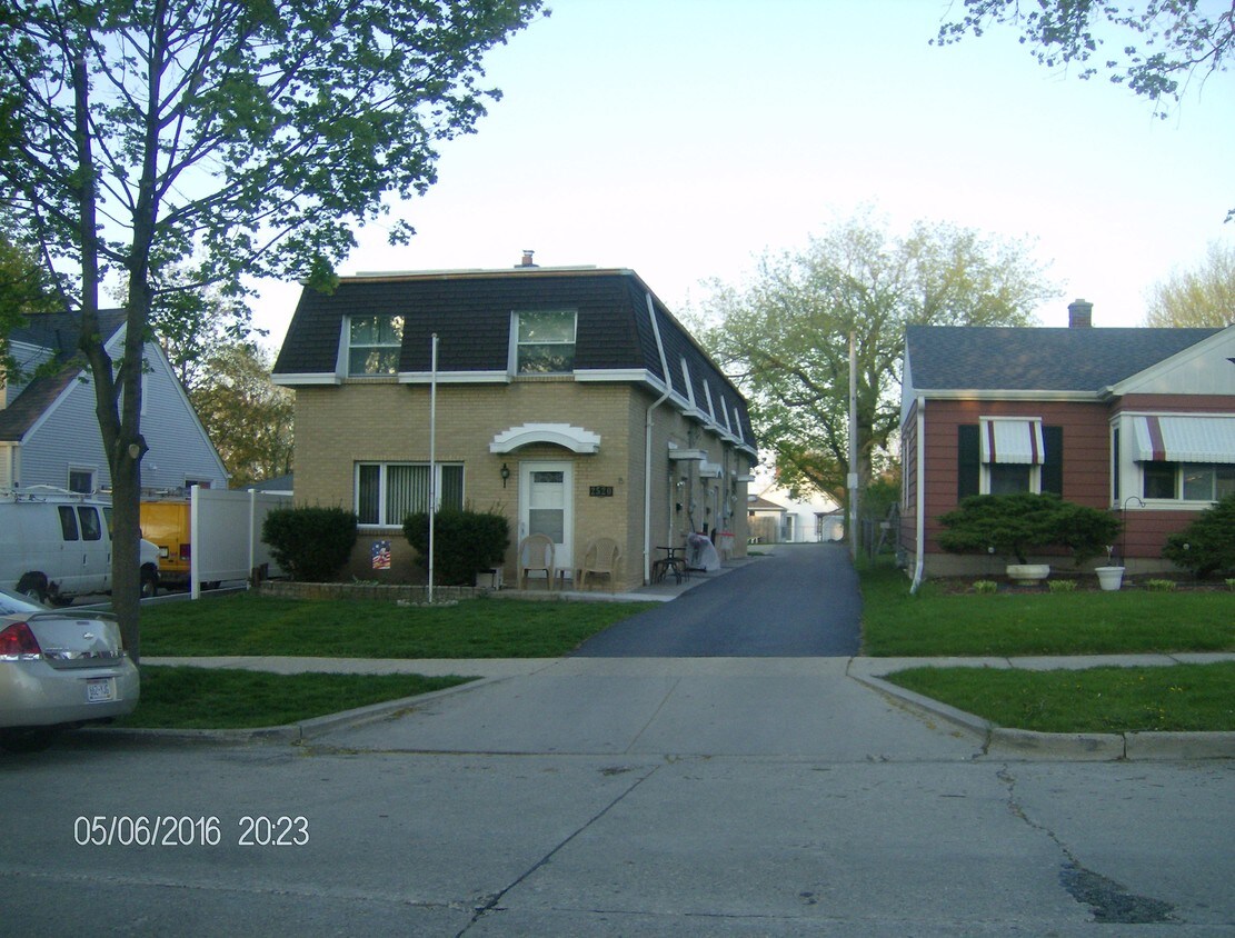 2520 S 69th St, West Allis, WI 53219 Townhome Rentals in West Allis