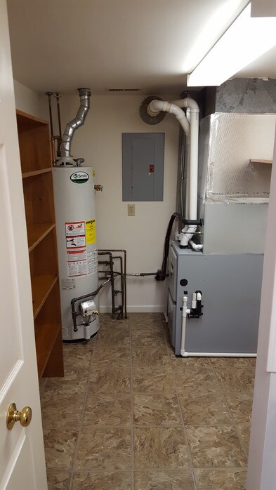 Calefacción y agua a gas. - 216 W Pierce St