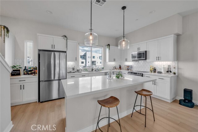 Building Photo - 2067 W Rosecrans Ave