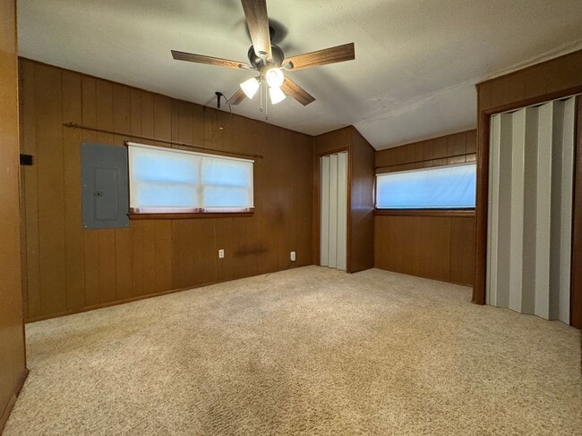 Building Photo - 3 bedroom on a corner lot, READY NOW!