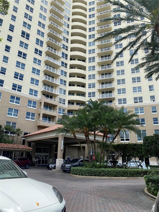 Building Photo - 19501 W Country Club Dr