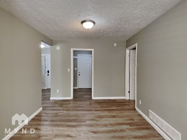 Building Photo - 370 Dot Dr
