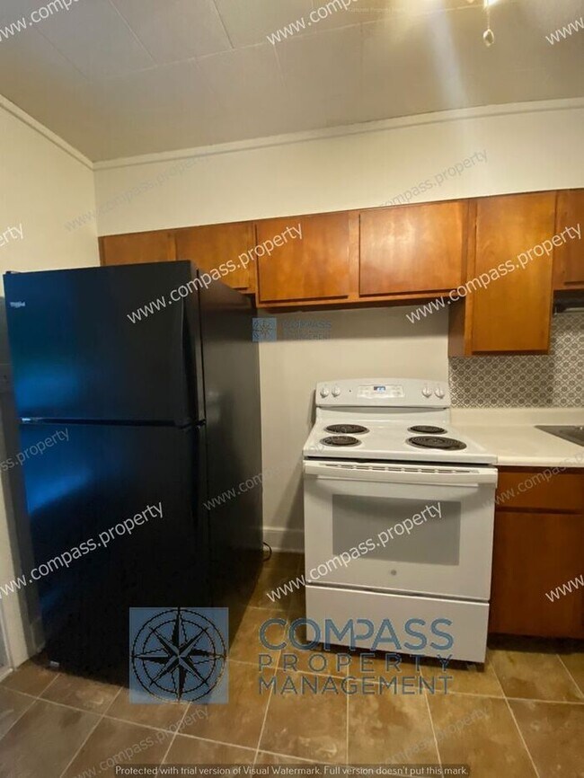 Building Photo - $1025.00 2nd floor, 2 bedroom/1 bathroom a...
