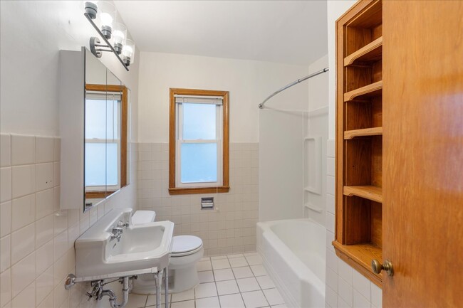 Foto del edificio - 1519 Adams St NE