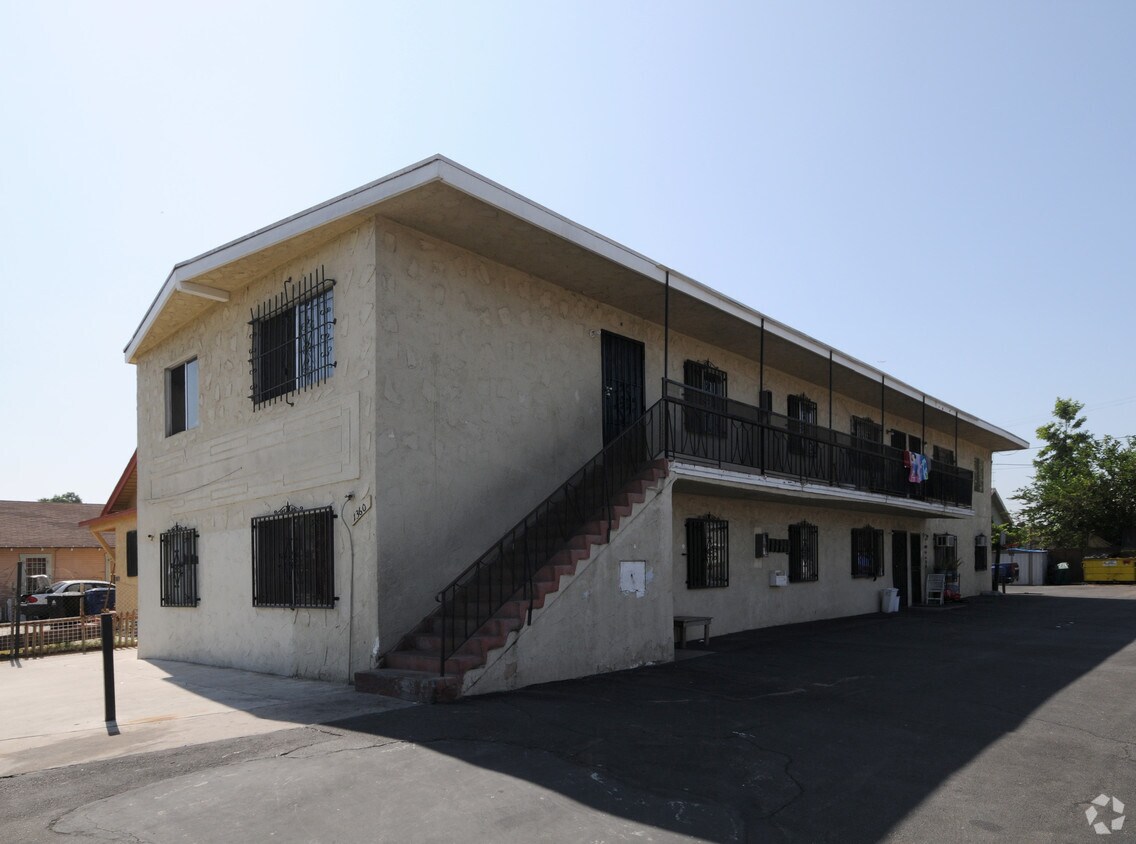 Building Photo - 1360 E 53rd St