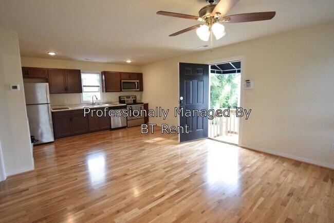 Foto del edificio - 2413 Carrington St