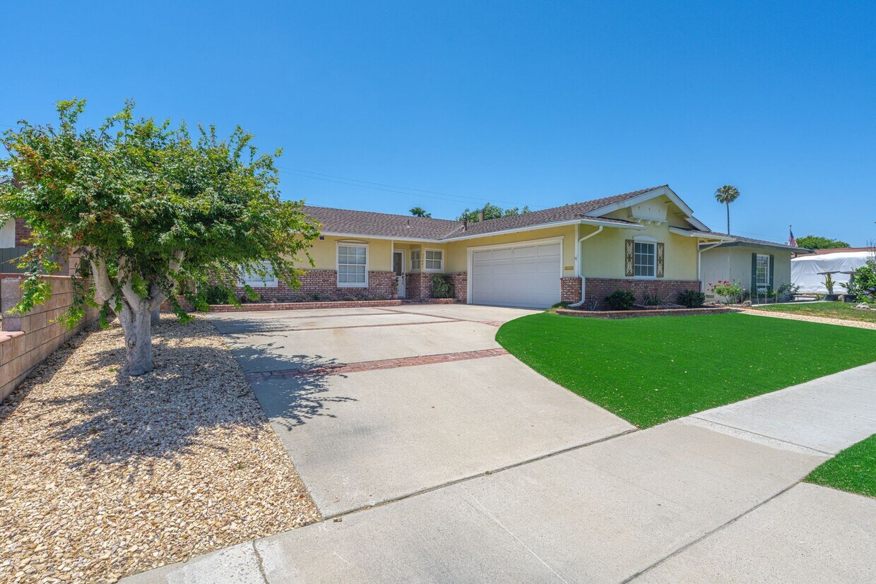 Foto del edificio - Fountain Valley Charm Meets Modern Living!