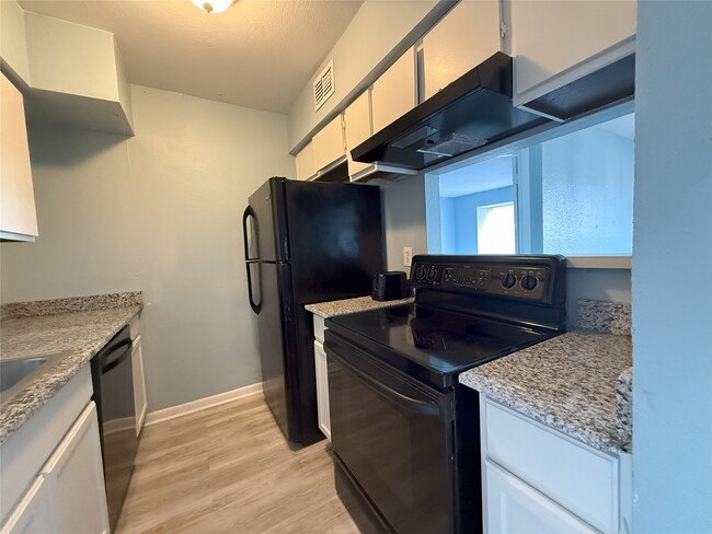 Building Photo - 8523 Hearth Dr