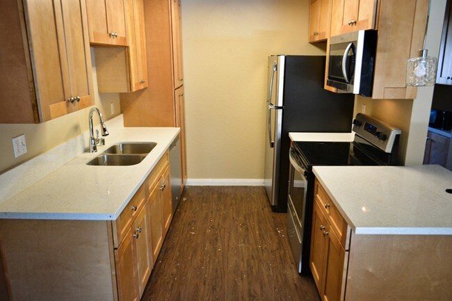 Building Photo - 8410 Los Coches Rd