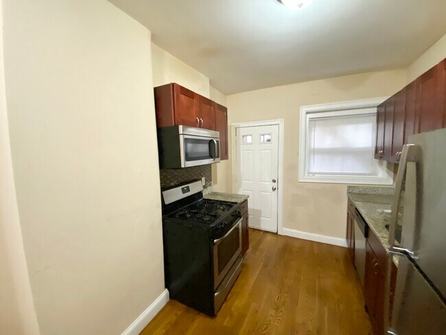 Building Photo - 6 Linwood St