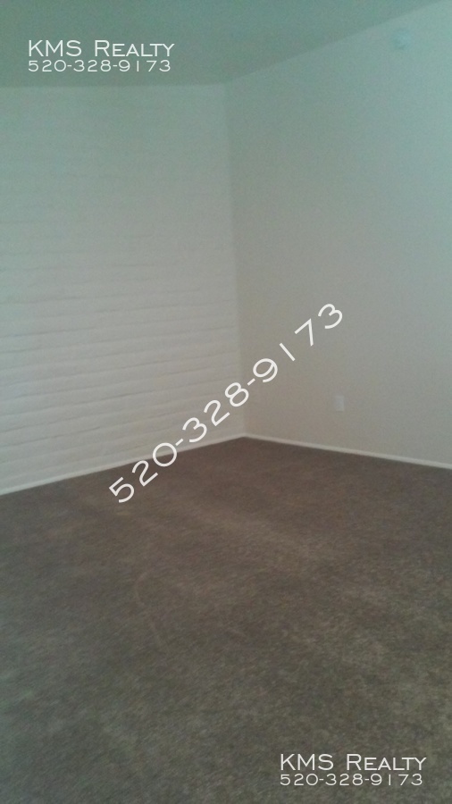 Building Photo - 2 Bedroom 2 Bath (OWNER / AGENT)