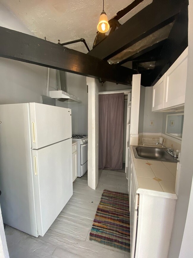 Foto del edificio - Gorgeous top-floor studio apartment in Walkable Magazine St Location