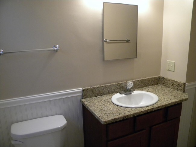 Building Photo - 2586 Warrensville Center Rd