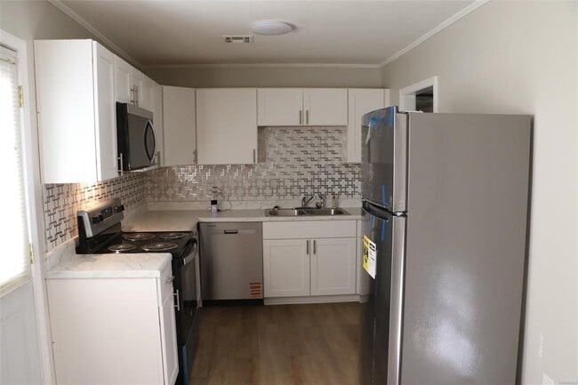 Building Photo - 205 Empire Rd