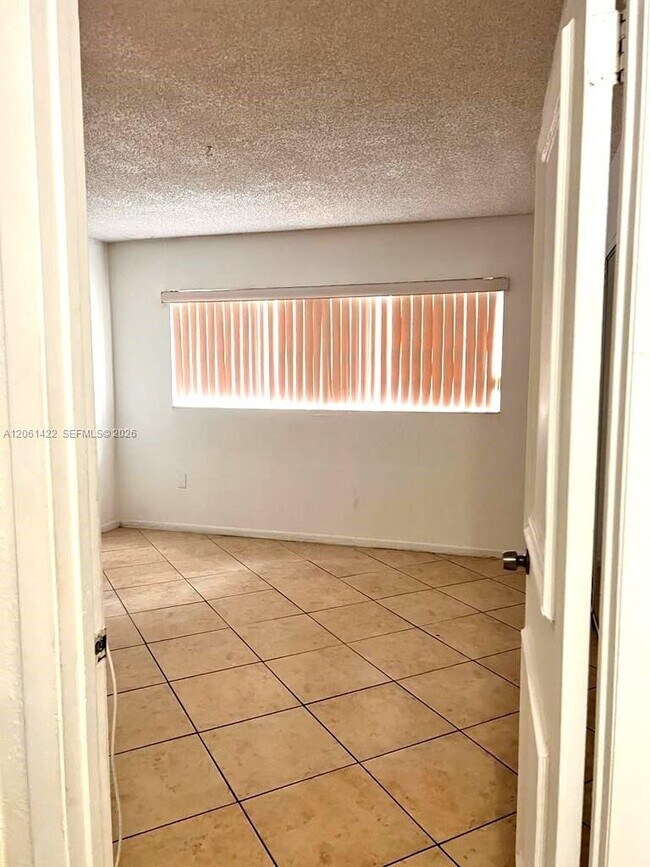 Foto del edificio - 401 NW 72nd Ave