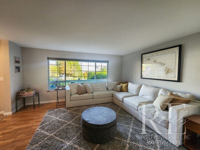 Building Photo - Elegant Silverdale Home with Private Backyard Oasis