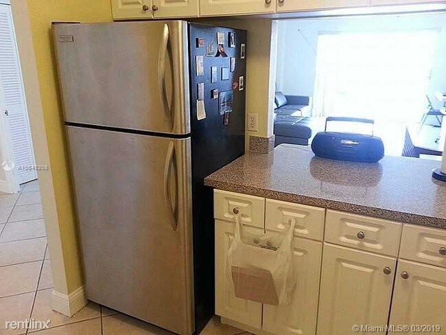 Building Photo - 1 br, 1 bath  - 1455 N Treasure Dr # 7