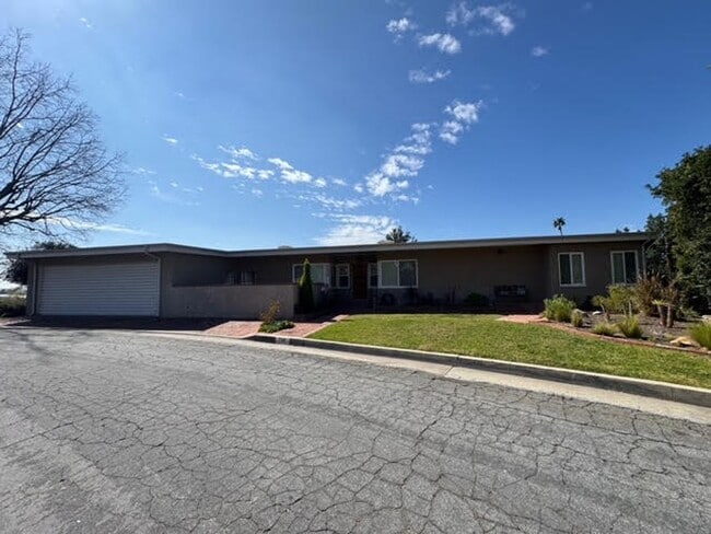 Building Photo - 714 Oceanview Dr