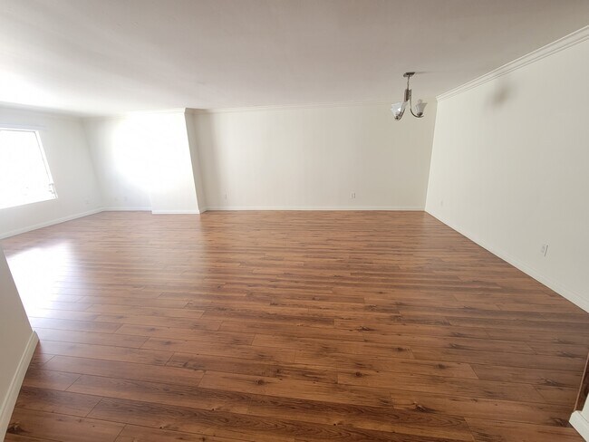 Building Photo - 2050 S Bentley Ave