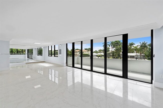 Building Photo - 9660 W Bay Harbor Dr