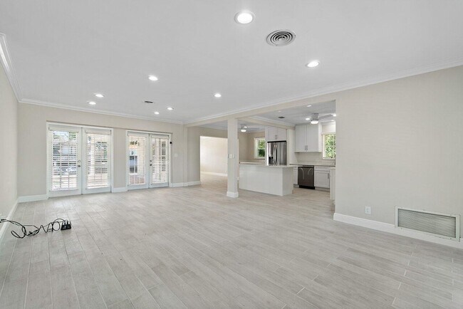 Foto del edificio - 740 NE 69th St