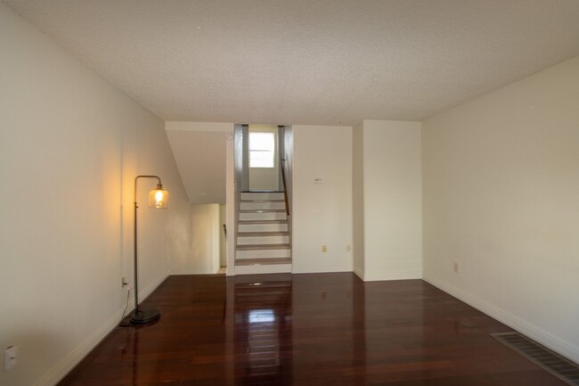 Foto del edificio - 3 Bed 2 bath Townhome