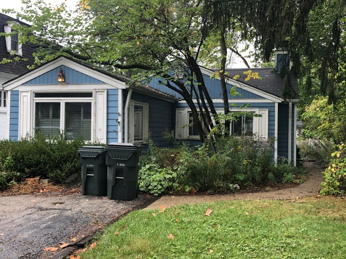 Primary Photo - 720 Echo Ln