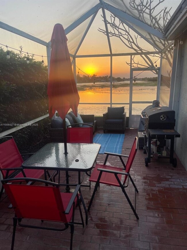 Building Photo - 1499 Presidio Dr