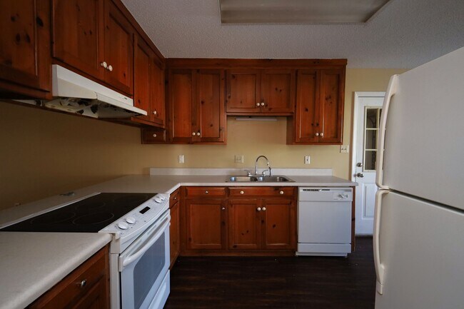 Building Photo - 13 Pinedale Cir