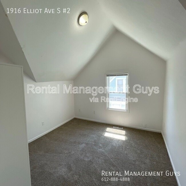 Building Photo - 1916 Elliot Ave
