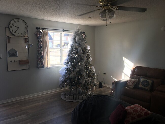 Building Photo - *LEASED* 3 Bed/2 Bath for rent in a great ...