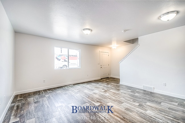 Building Photo - Beautiful 3 Bed 2 Bath Herriman Townhome!