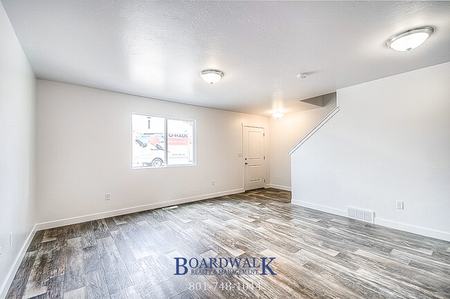 Foto del edificio - Beautiful 3 Bed 2 Bath Herriman Townhome!