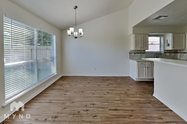 Foto del edificio - 15831 Pryor Dr