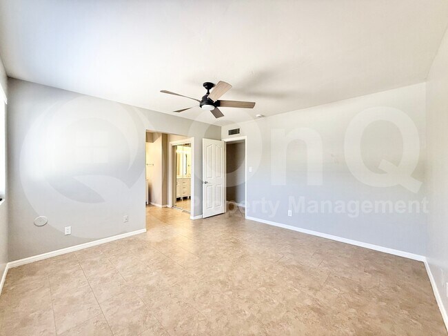 Foto del edificio - 12006 N 64th St
