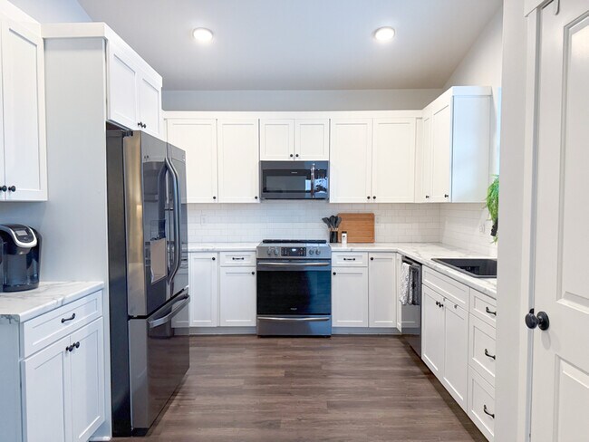 Foto del edificio - 16455 Bassett Rd