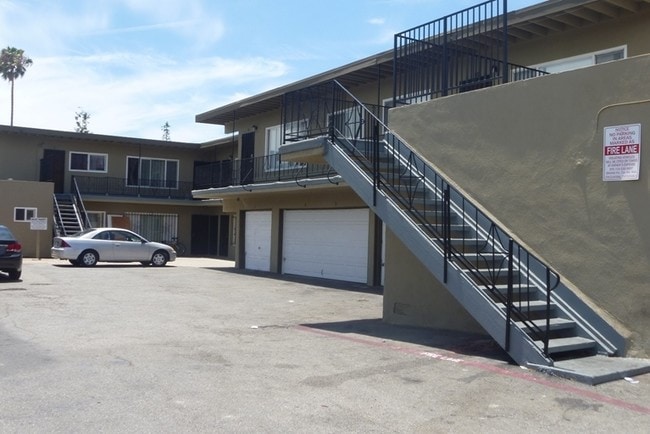 Building Photo - 227 W Wilson Ave
