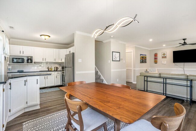 Foto del edificio - 5905 Drawbridge Ct