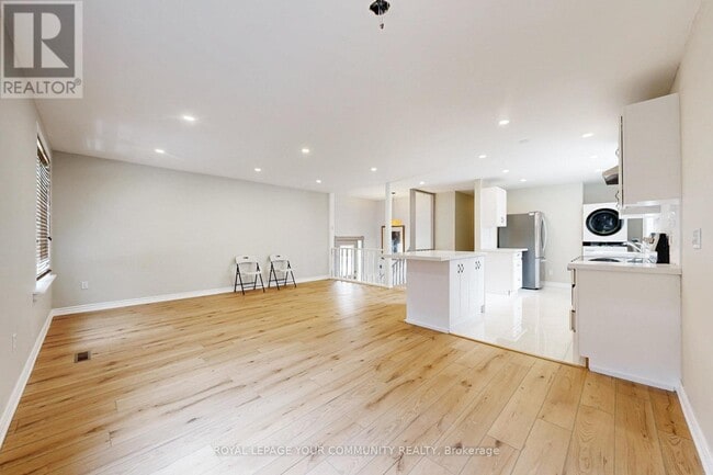 Building Photo - 264 Currey Crescent