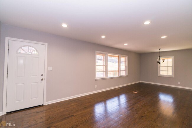 Foto del edificio - 1916 Longdale Dr