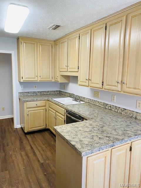 Foto del edificio - 7204 Brampton Ln