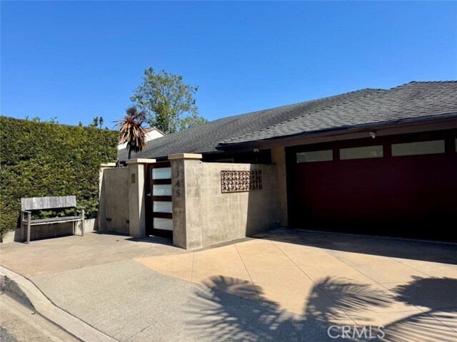 Foto del edificio - 2745 Temple Hills Dr