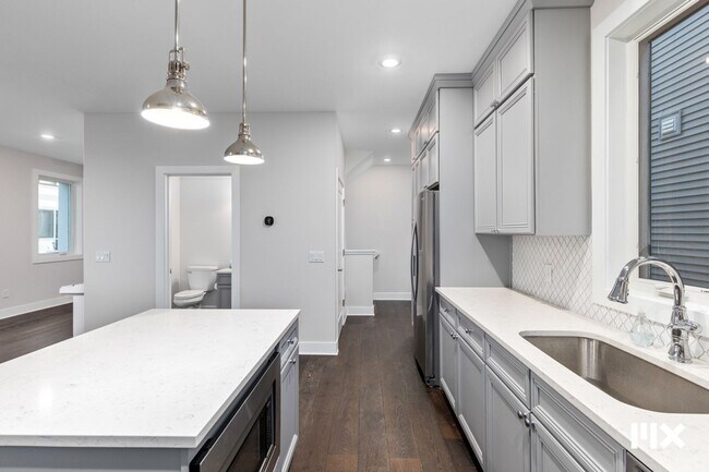 Foto del edificio - 631 Fairview Ave NE