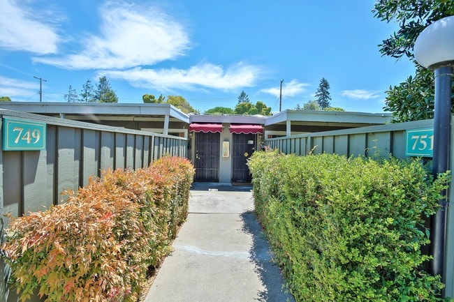 Building Photo - Sutter Gardens