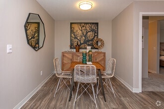 2BR, 2BA - 1,100 SF - Audenn Apartments