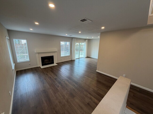 Foto del edificio - 3 Bed 2.5 Bath Single Family Home In Concord