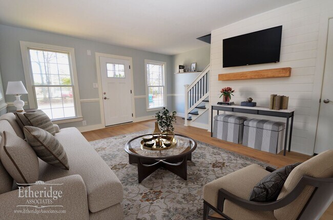 Foto del edificio - Renovated 2 bed 1.5 Bath Townhome Apartment